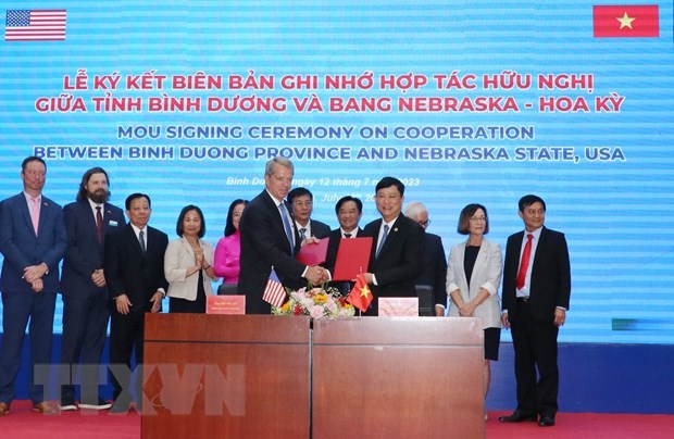 Binh Duong signs co-operation MoU with Nebraska covering multiple fields